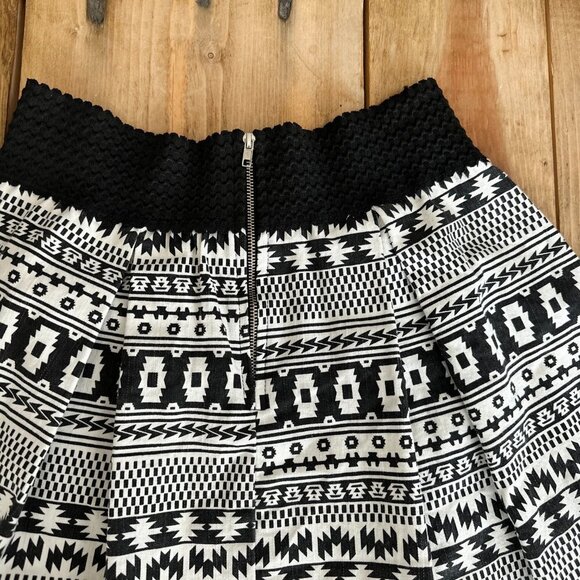 Mi Ami Southwestern Mini Swing Skirt Elastic Waist M Black White Made in USA - Picture 4 of 5